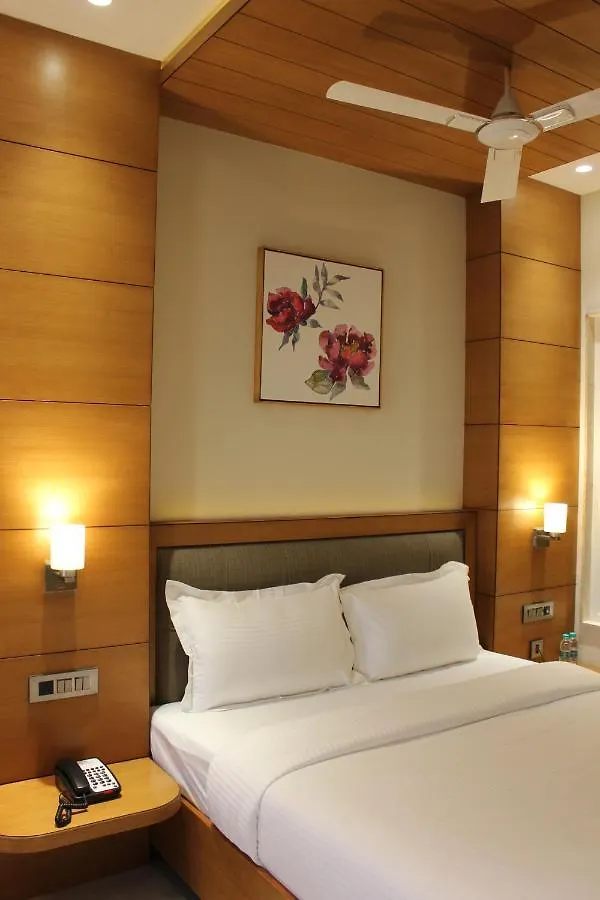 Anande Hotel Sohana 3*,  India